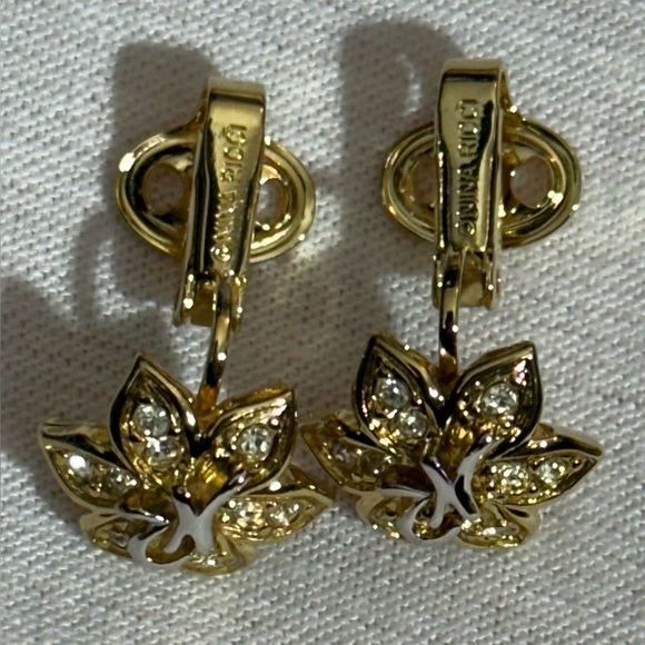 Nina Ricci Clip On Earrings - Picture 4 of 14